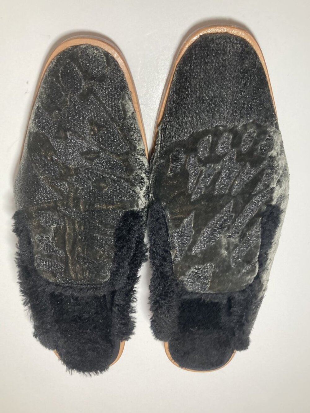 Free People Mules Black Velvet Brocade & Faux Fur Size 7 Flats, Slides